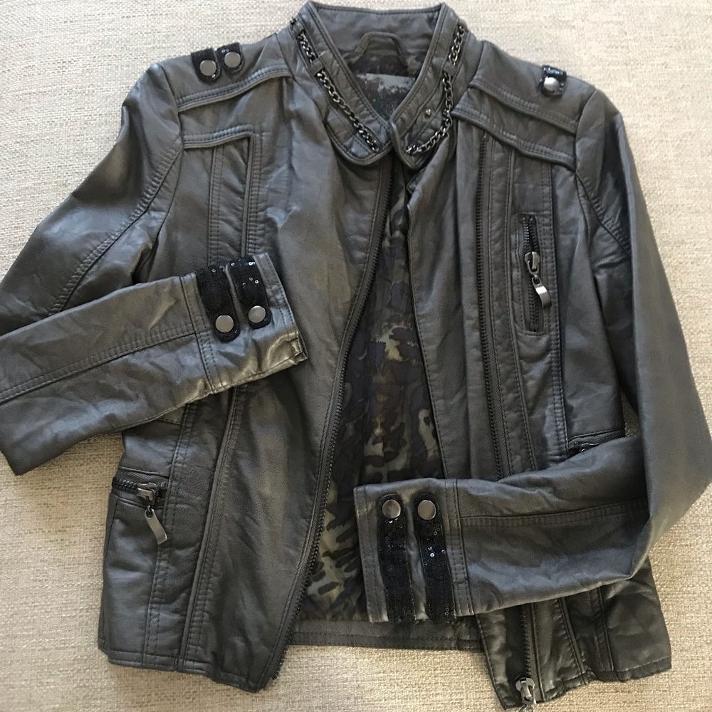 Buckle BKE Boutique Motto Faux Leather Jacket XS